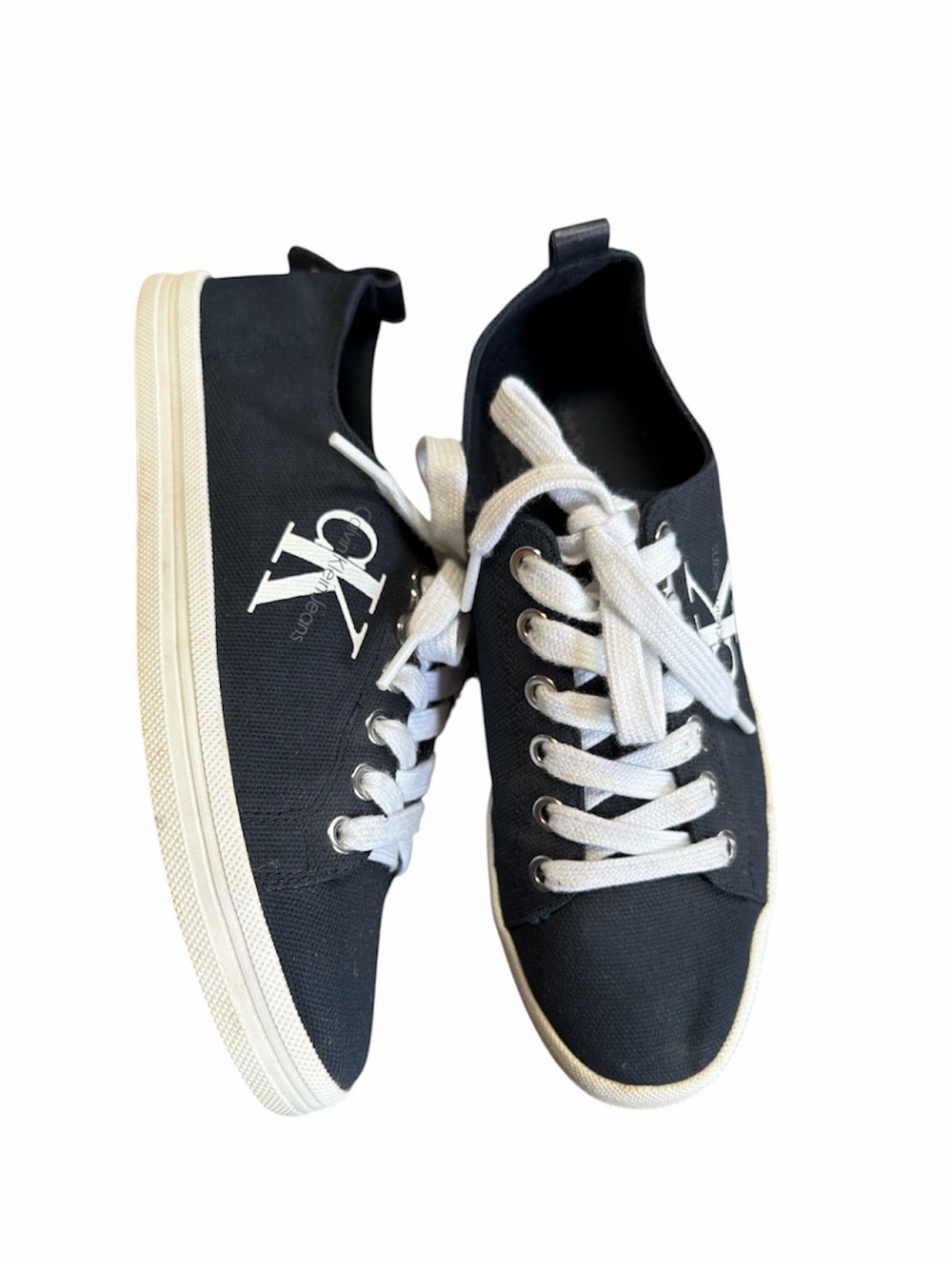 Calvin Klein women’s Navy Canvas Low-Top Sneakers size 7.5